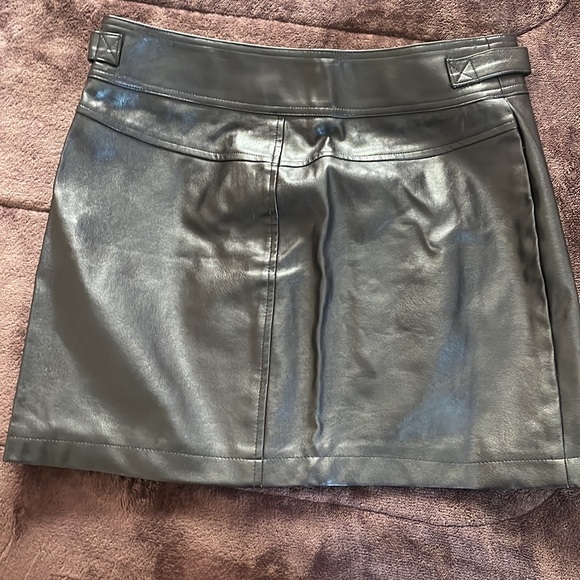 Forever 21 Mini faux leather Black Skirt S - Picture 2 of 6